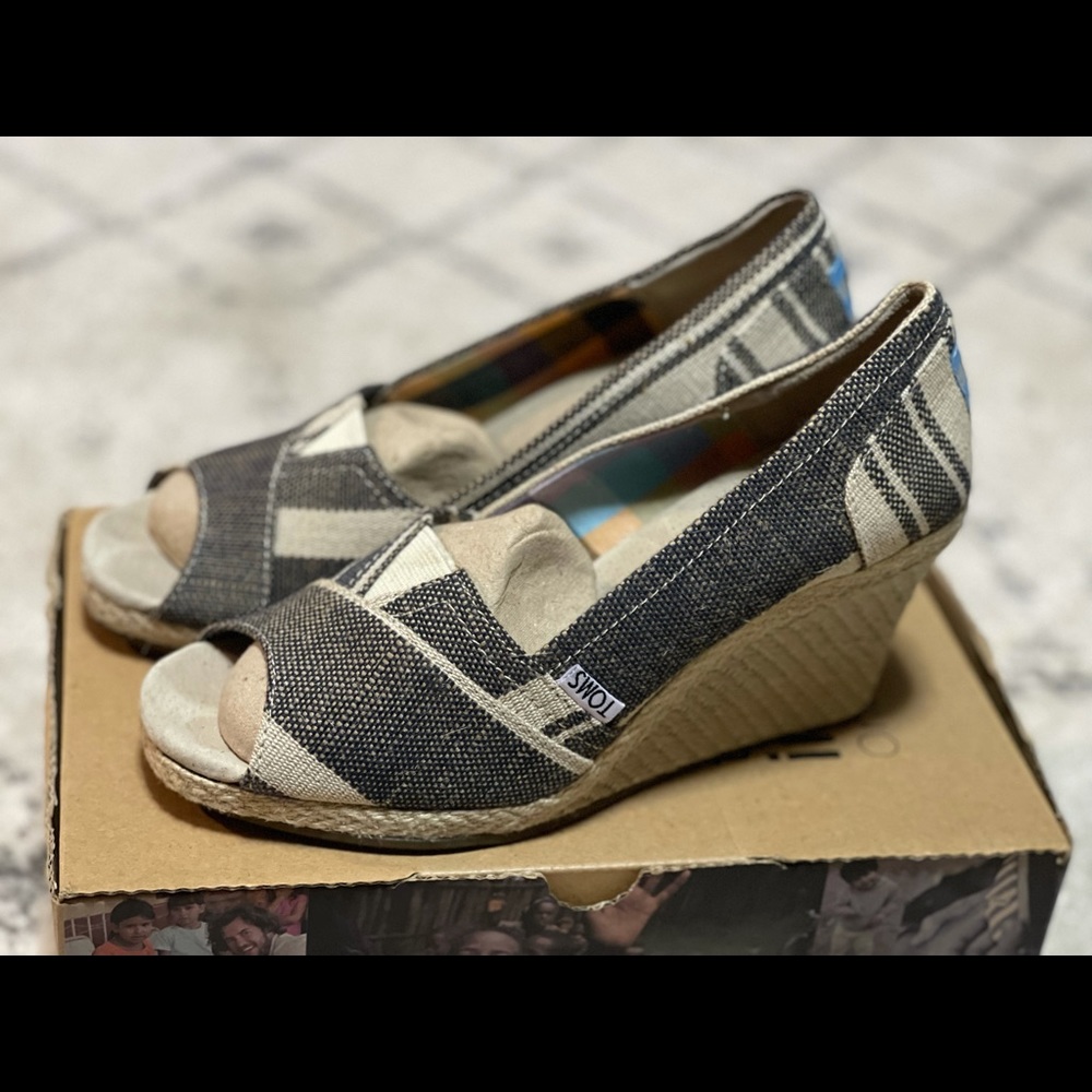 Toms Kenya Striped Wedges